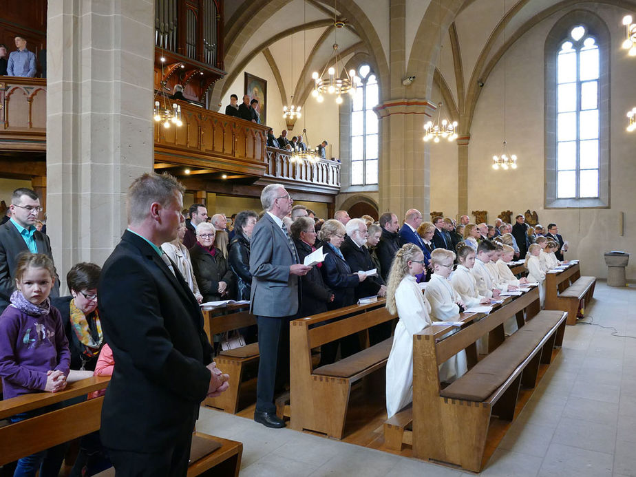 1. Heilige Kommunion in St. Crescentius (Foto: Karl-Franz Thiede)